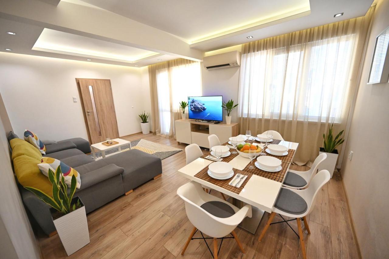 Modern Central 2-Bedroom Apartment With Parking Varna Exterior photo