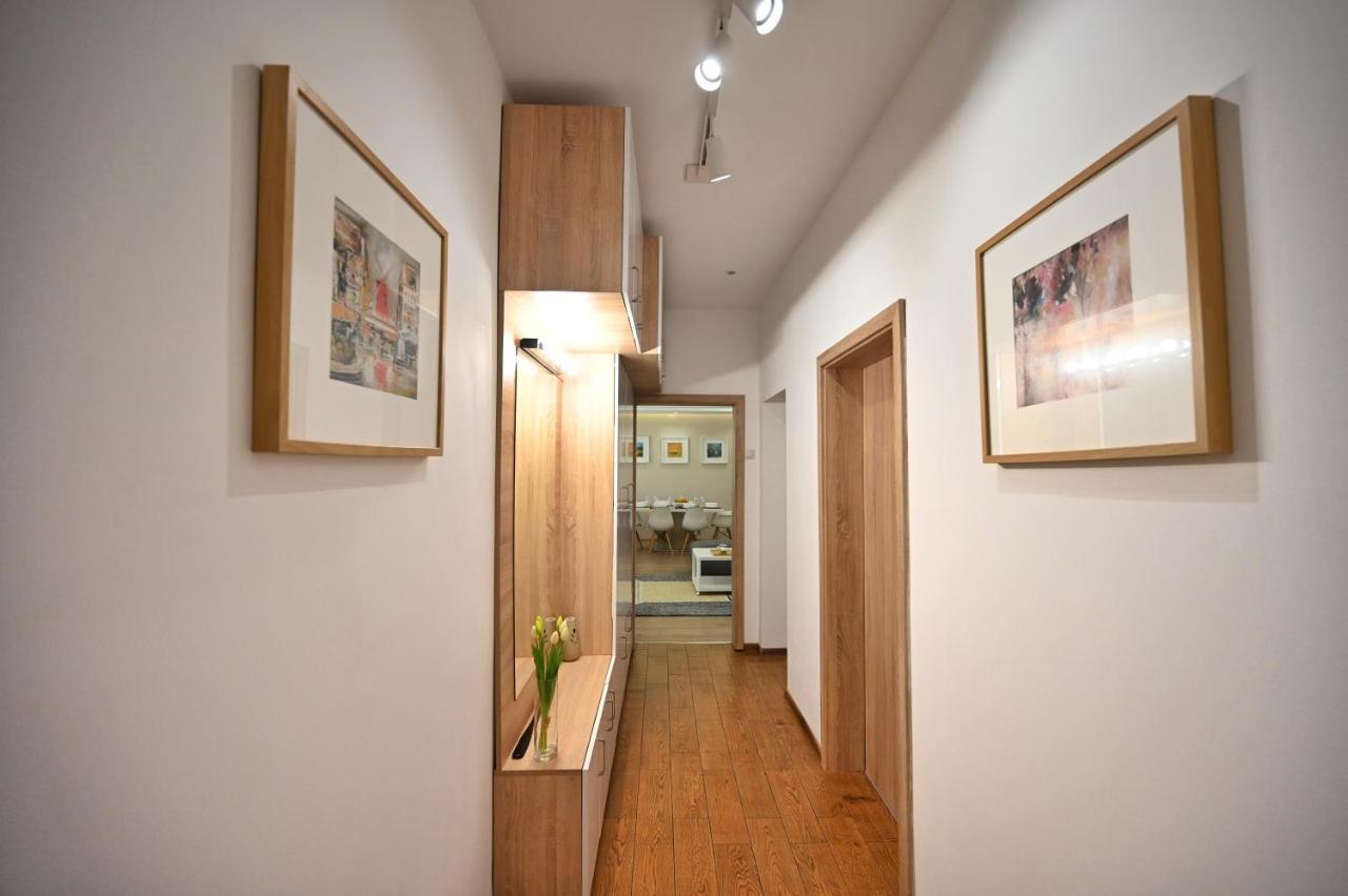 Modern Central 2-Bedroom Apartment With Parking Varna Exterior photo