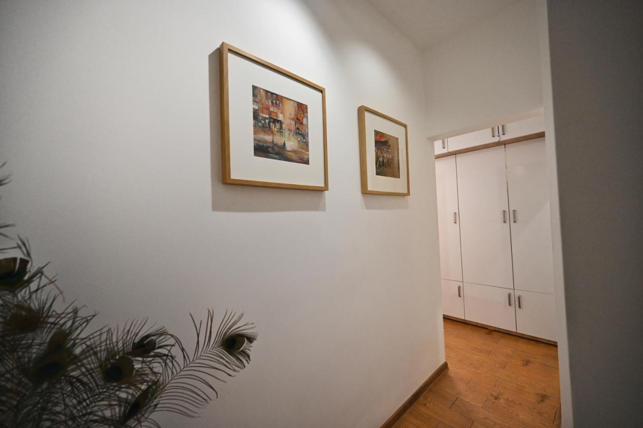 Modern Central 2-Bedroom Apartment With Parking Varna Exterior photo